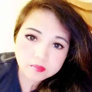 Meet your Posher, Rowena